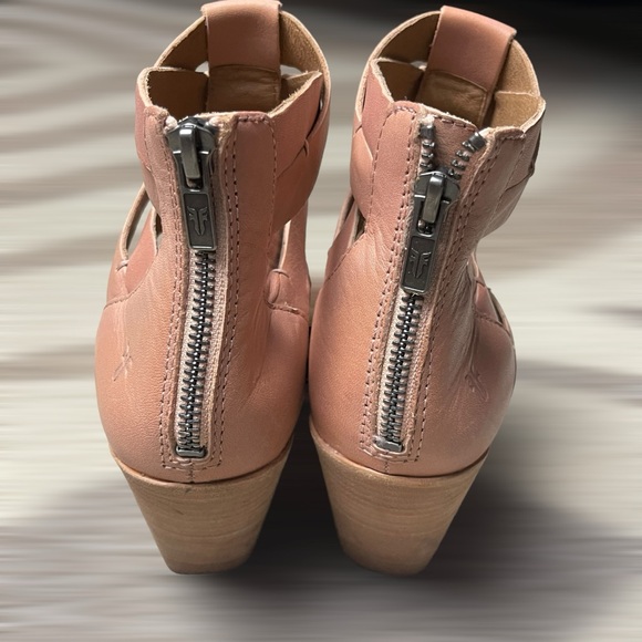 FRYE Cameron Twist Bootie • Size 9 • Women - Picture 8 of 13